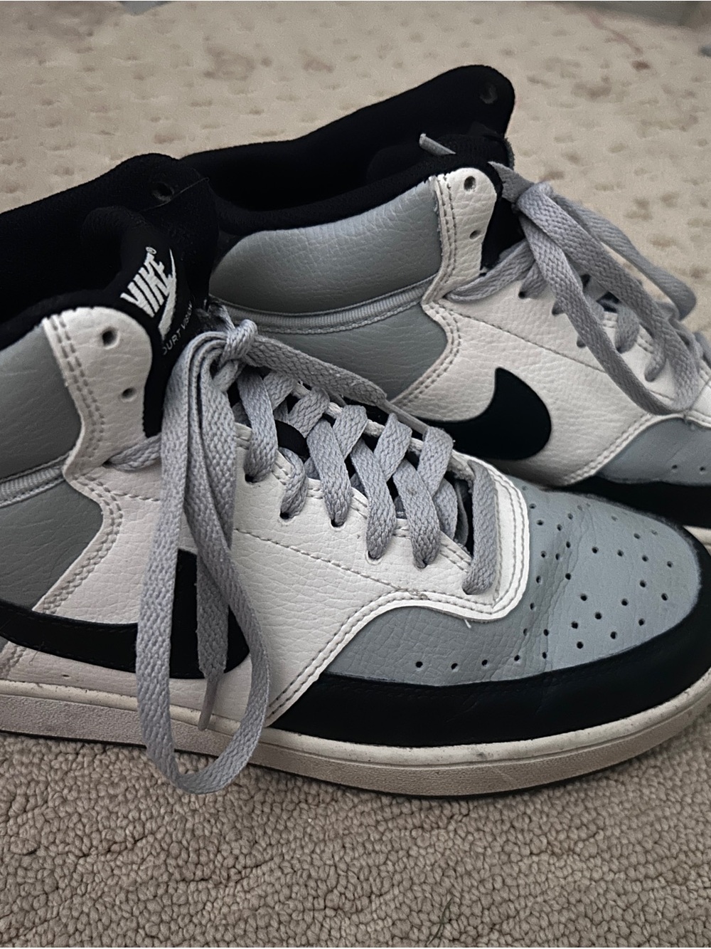 Nike Low-Top Sneakers in White, Light Gray & Black